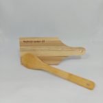 Mala daska i kuhača s natpisom po želji